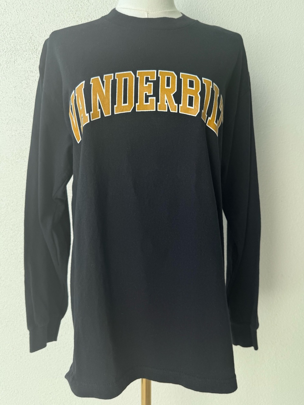 PRISTINE VINTAGE‼️ Vanderbilt L/S Steve & Barry's, new condition from early 90’s